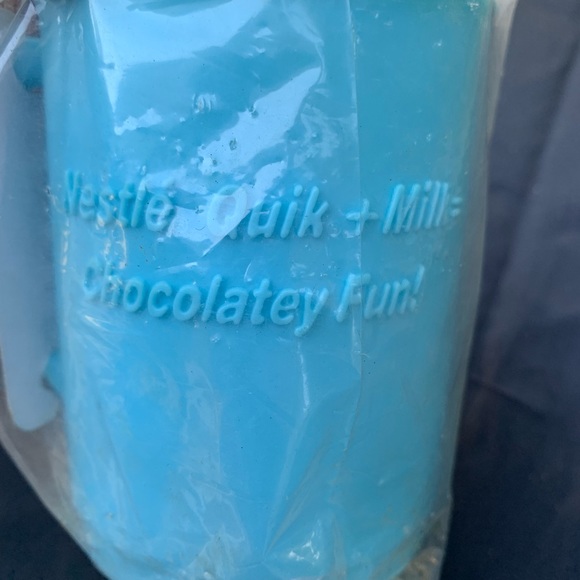 Nestles’ Quik bunny hand mixer and matching mugs. - Picture 6 of 7